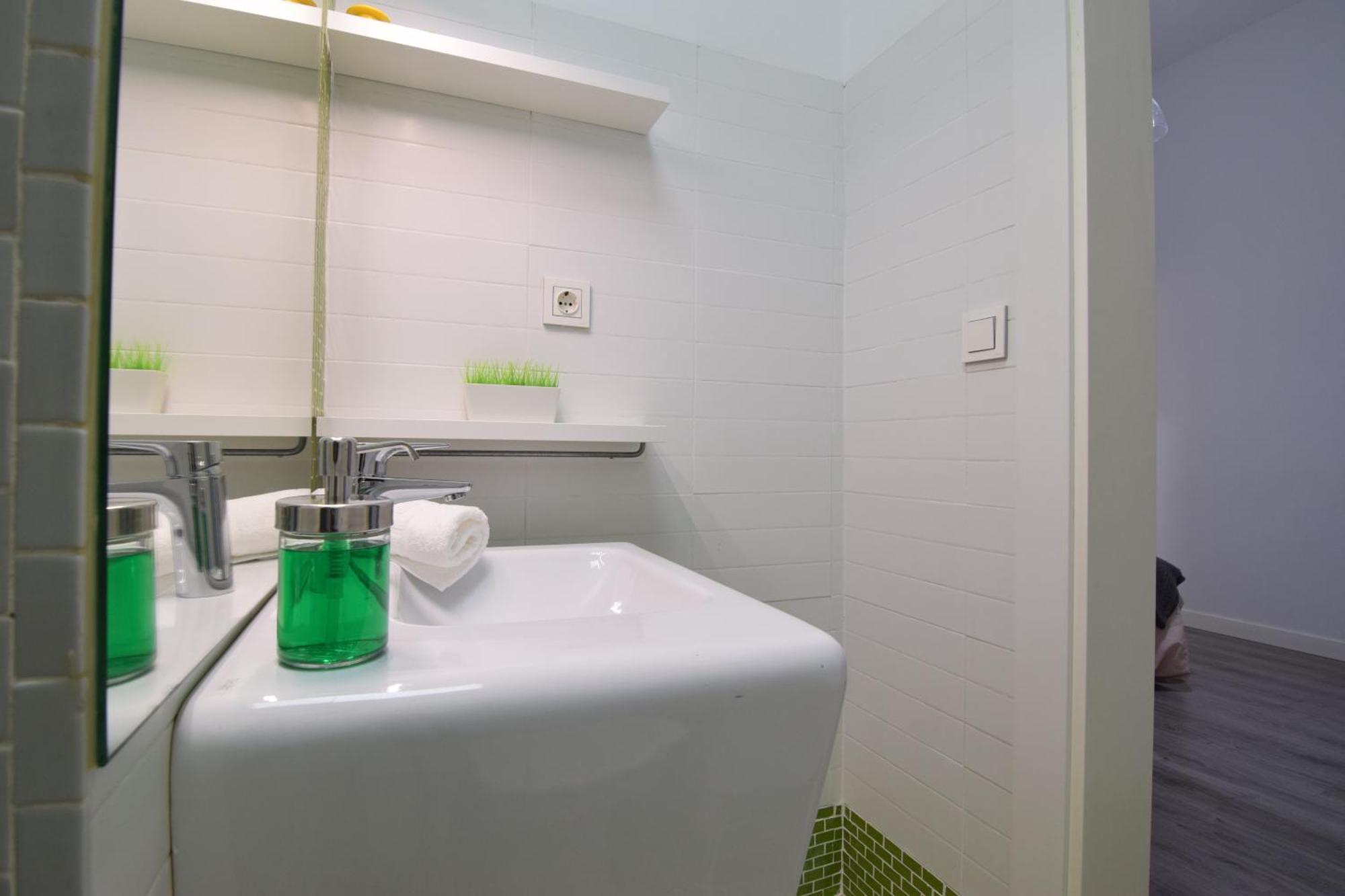Apartamento Atarazanas Malaga Centro Historico Luaran gambar