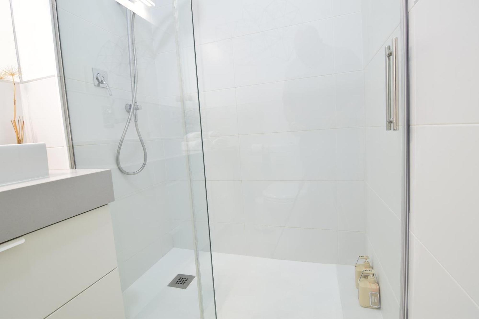 Apartamento Atarazanas Malaga Centro Historico Luaran gambar