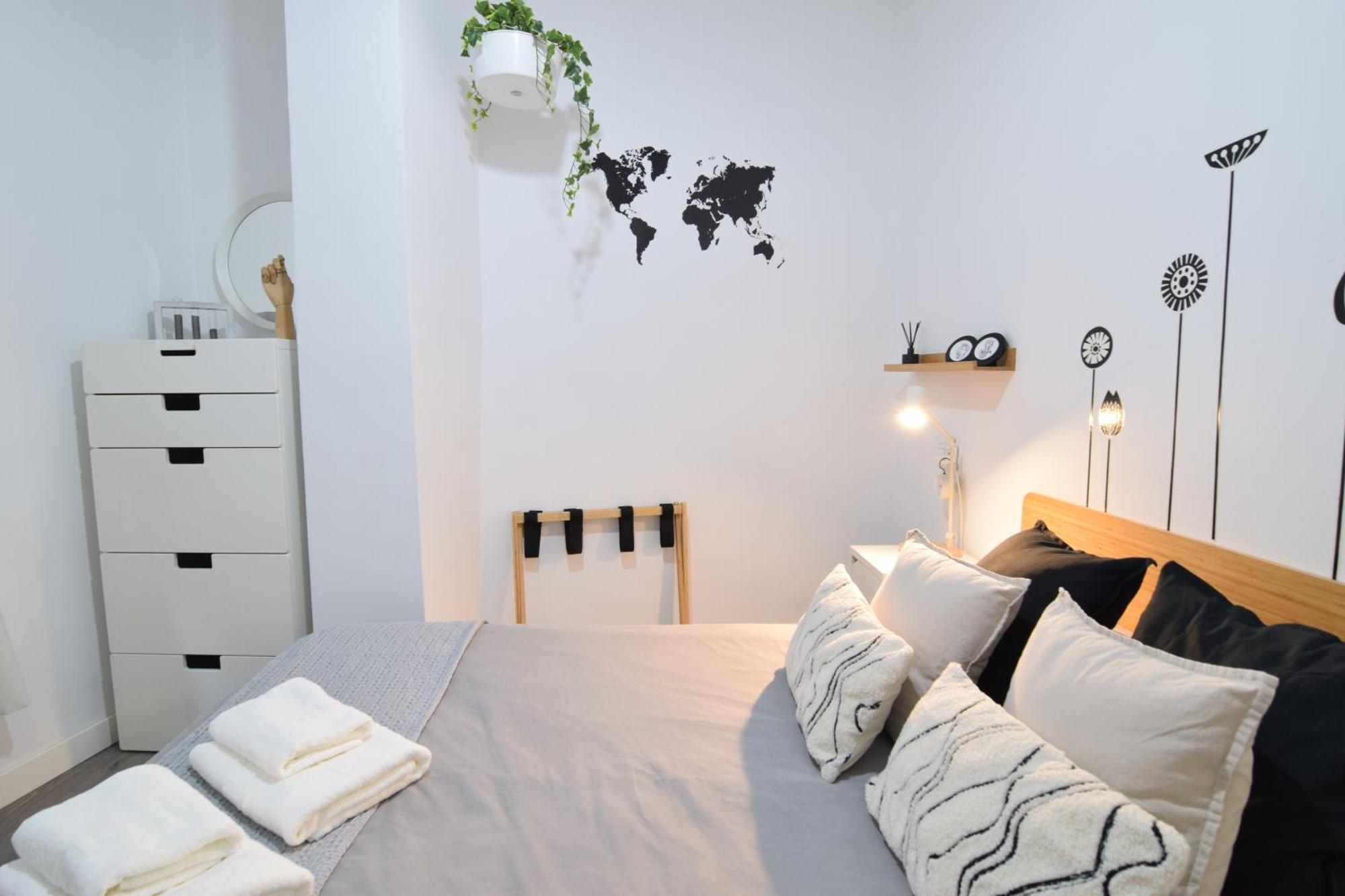 Apartamento Atarazanas Malaga Centro Historico Luaran gambar
